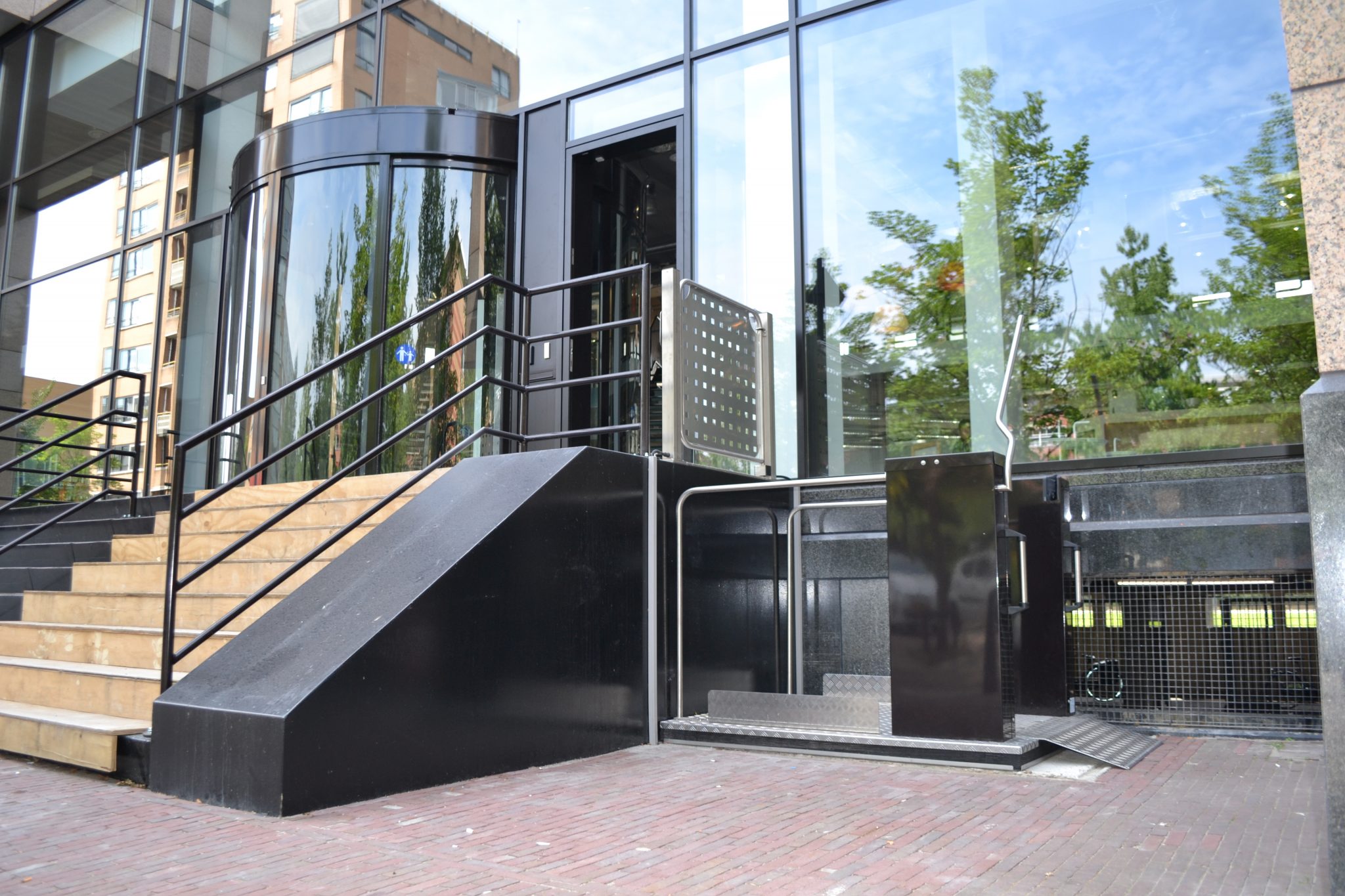 Referenzen · Herkules Liftwerk – Der Rollstuhl-Hebebühnen Spezialist.