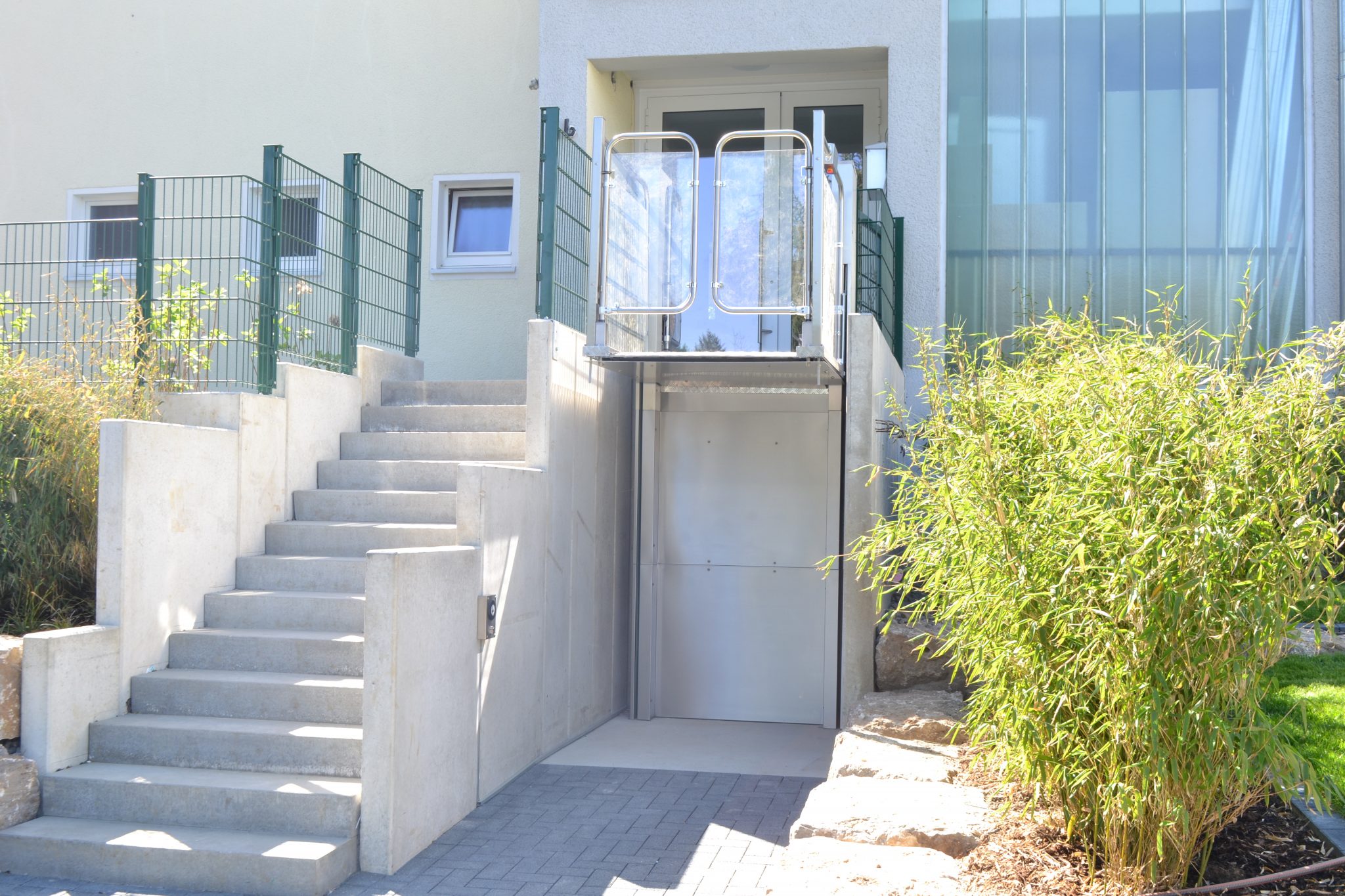 Referenzen · Herkules Liftwerk – Der Rollstuhl-Hebebühnen Spezialist.